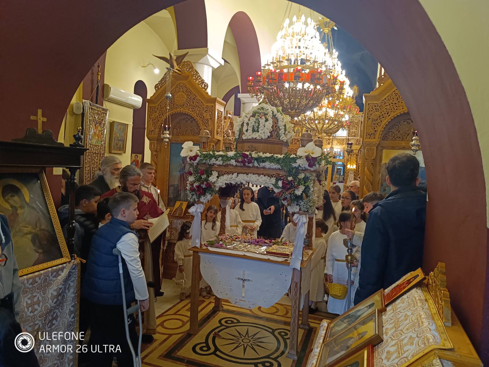 Ο Επιτάφιος εντός του Ιερού Ναού